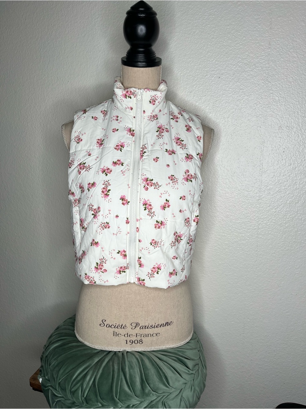 love, Fire White Quilted Floral Cropped Vest - Pink Rose Print